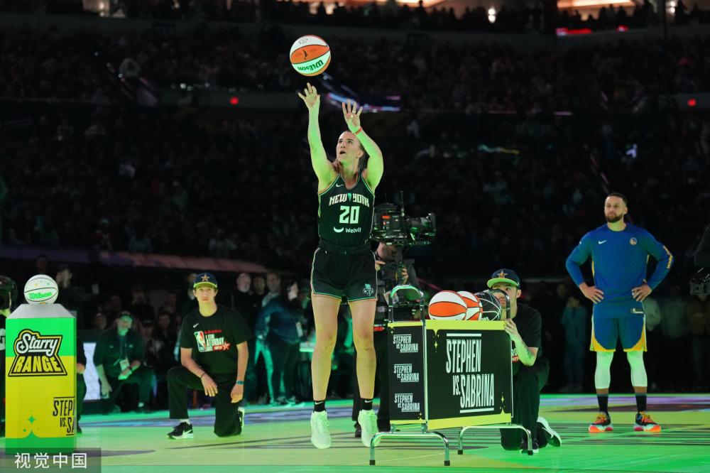 轻松微笑的 轻松微笑的